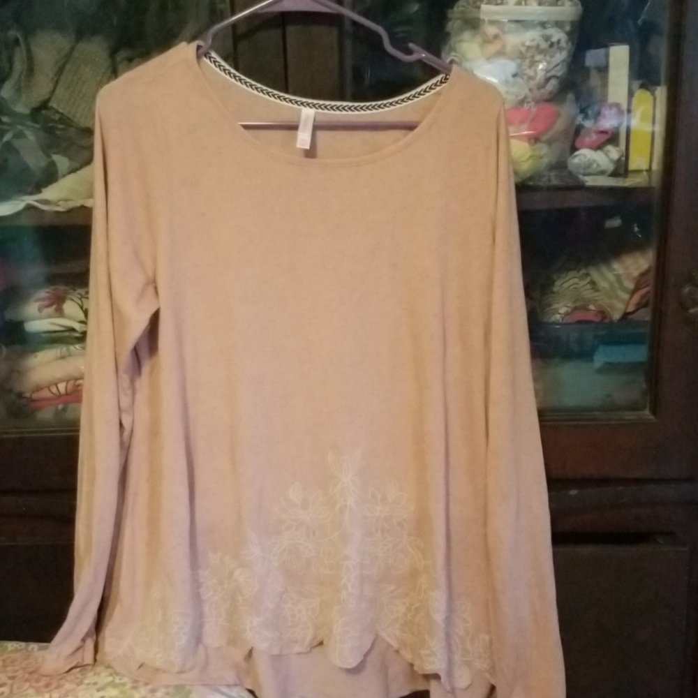 Long sleeve embroidered top